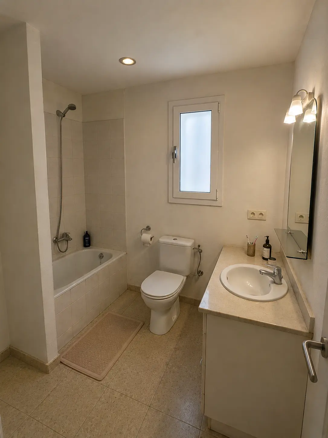 Antes – Cambio de bañera por ducha en L'Hospitalet de Llobregat